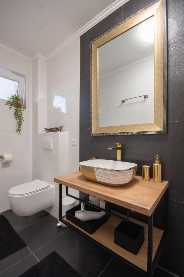 Wellness Studio D'Or: Exclusive Apartment with Spa Amenities Porec Exterior photo