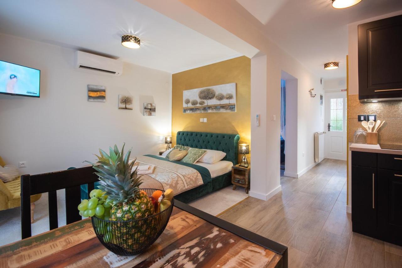 Wellness Studio D'Or: Exclusive Apartment with Spa Amenities Porec Exterior photo